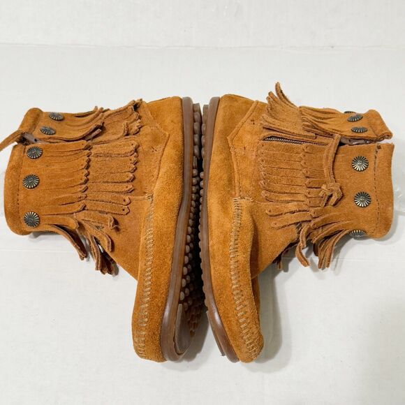 Minnetonka Womens Double Fringe Suede Studded Moccasin Boots Side Zip Sz 7 Tan - Picture 6 of 11